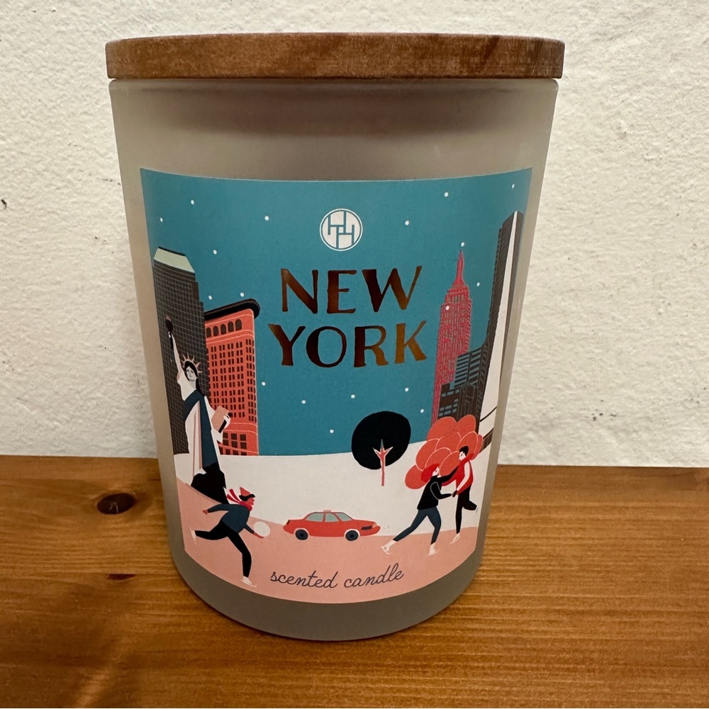 NEW Two-Wick New York City (Caramel Apple) Scented Jar Candle with Wooden Lid